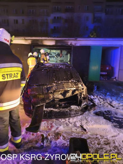 Pożar samochodu w Zdzieszowicach. Cztery zastępy w akcji