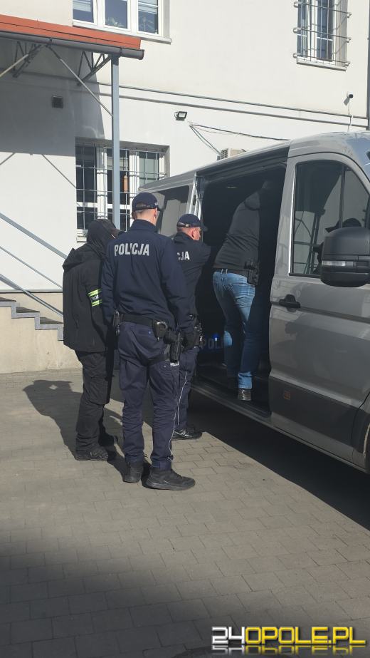 17-latek trafił do prokuratury w Strzelcach Opolskich. Trwa jego przesłuchanie