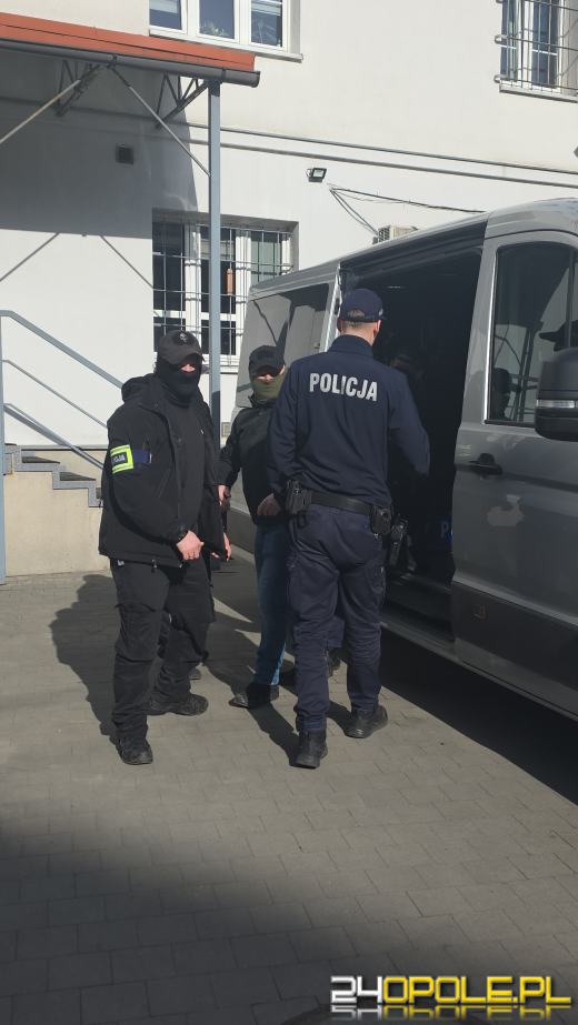 17-latek trafił do prokuratury w Strzelcach Opolskich. Trwa jego przesłuchanie