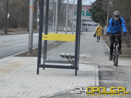 Nowa droga pieszo-rowerowa i przystanek przy Rataja