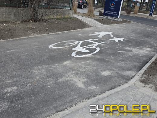 Nowa droga pieszo-rowerowa i przystanek przy Rataja