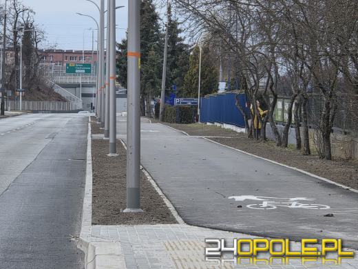 Nowa droga pieszo-rowerowa i przystanek przy Rataja