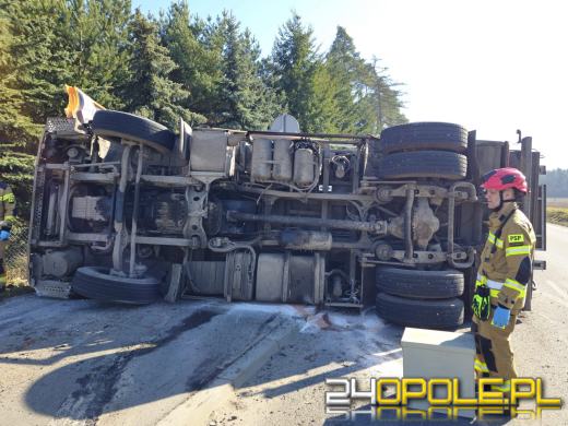 Kolizja na DW 454. Utrudnienia w ruchu