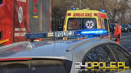 Zderzenie dwóch aut na ulicy Wrocławskiej w Opolu. Droga zablokowana