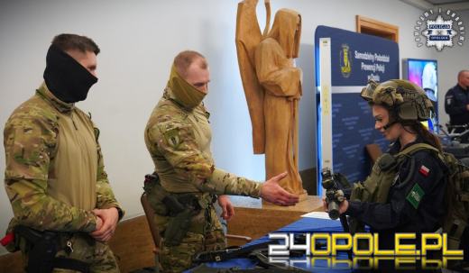 Za kulisami policyjnej służby. Uczniowie odwiedzili komendę w Opolu