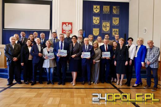 Nowa galeria w Opolskim Urzędzie Wojewódzkim upamiętnia wojewodów regionu