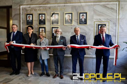 Nowa galeria w Opolskim Urzędzie Wojewódzkim upamiętnia wojewodów regionu