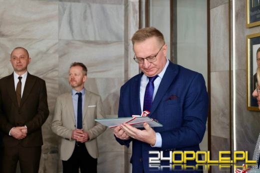 Nowa galeria w Opolskim Urzędzie Wojewódzkim upamiętnia wojewodów regionu