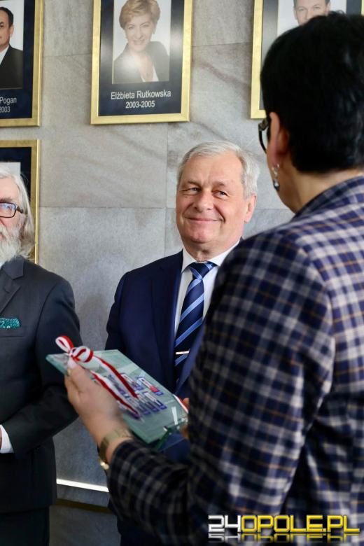 Nowa galeria w Opolskim Urzędzie Wojewódzkim upamiętnia wojewodów regionu