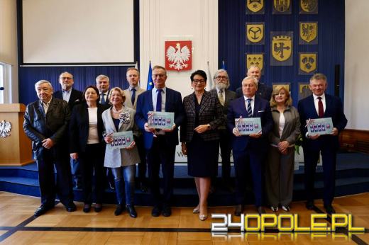 Nowa galeria w Opolskim Urzędzie Wojewódzkim upamiętnia wojewodów regionu