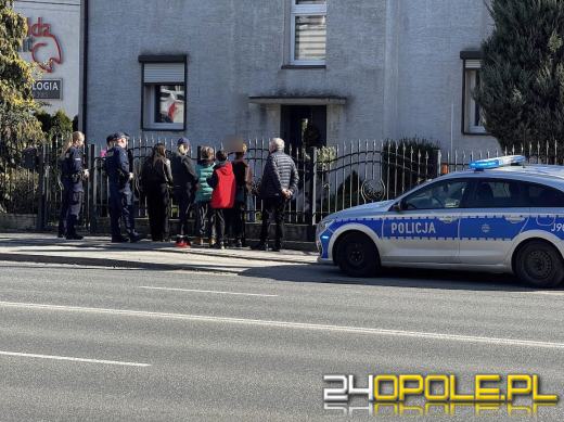 10-latek oparł się o ogrodzenie. Pies złapał go zębami