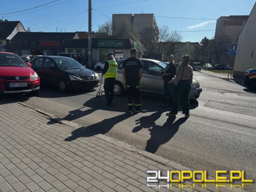 Zderzenie dwóch aut na ul. Wróblewskiego w Opolu. Jedna osoba w szpitalu