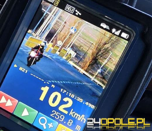 Poszalał na motorze. Teraz na trzy miesiące stracił prawo jazdy