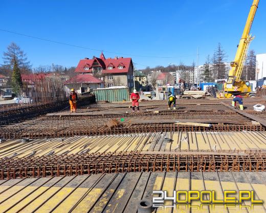 1800 ton betonu trafi na nowy most w Głuchołazach. Betonowanie potrwa ponad 20 godzin