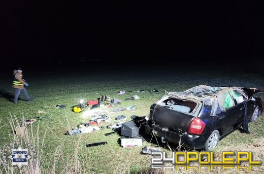 Dachował autem, na drogę wysypała się amfetamina. 46-latek w areszcie