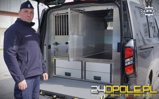 Specjalistyczne radiowozy do transportu psów służbowych trafiły do opolskiej Policji