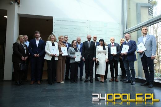 Sportowe inwestycje z dofinansowaniem. Umowy dla ośmiu samorządów