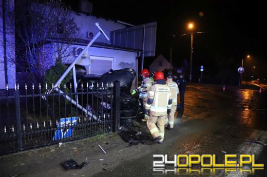 Nocny wypadek na skrzyżowaniu w Opolu. Interweniowały służby