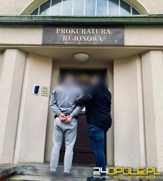 Bójka pseudokibiców podczas meczu B-klasy w Skoroszycach. Dwóch mężczyzn usłyszało zarzuty