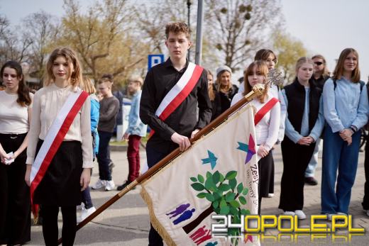 Tablica Ireny Sendlerowej odsłonięta na moście w Opolu