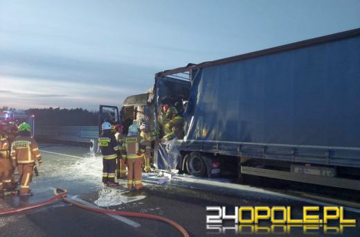Pożar ciężarówki na A4 pod Krapkowicami. Utrudnienia w kierunku Wrocławia