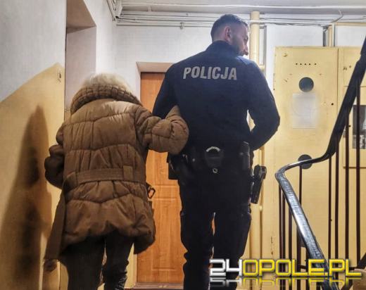 Seniorka siedziała na brzeskim dworcu, myśląc ze jest we Wrocławiu