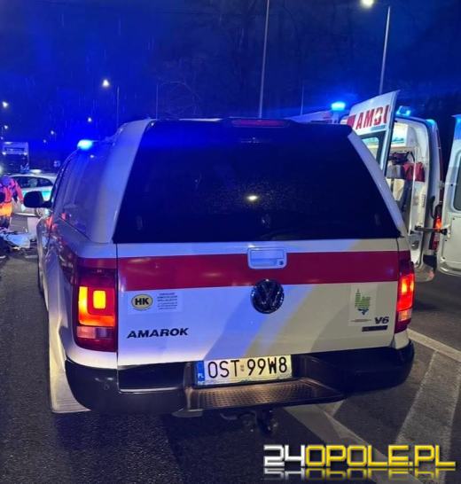 Potrącenie pieszego na pasach w Strzelcach Opolskich. Strażacy udzielili pomocy