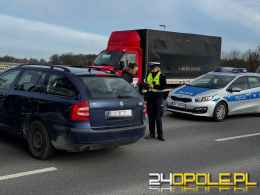 Kolizja na ulicy Niemodlińskiej. Zderzenie ciężarówki z osobówką