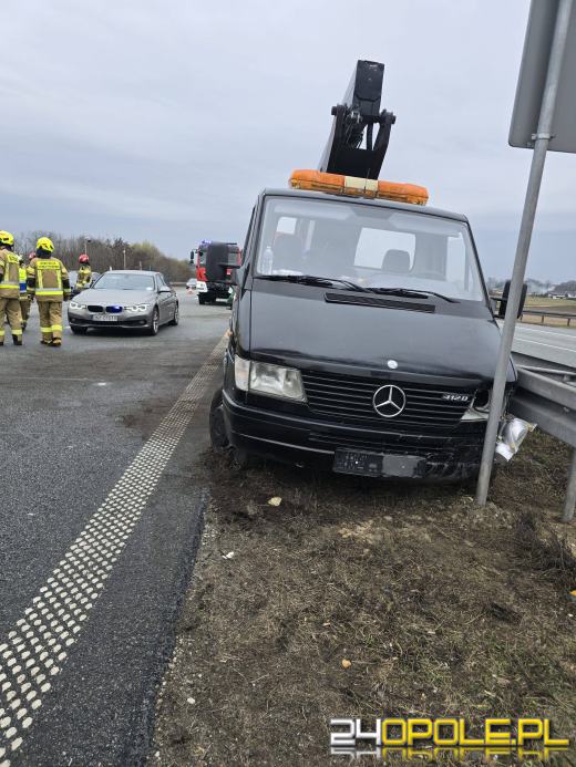 Atak padaczki za kierownicą. Auto uderzyło w bariery na A4