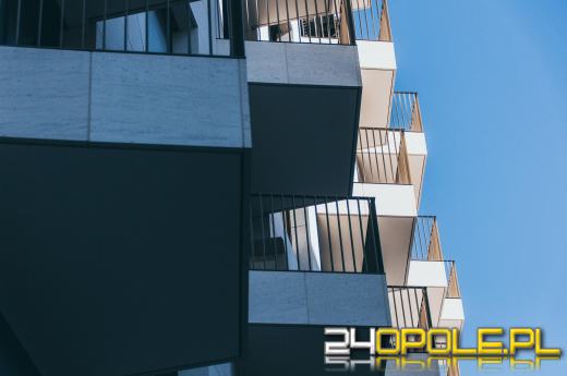 Dotacje na fotowoltaikę także dla balkonów. Można odzyskać nawet połowę kosztów