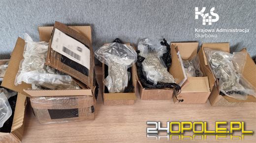 Opolska KAS udaremniła przemyt narkotyków w przesyłkach kurierskich.