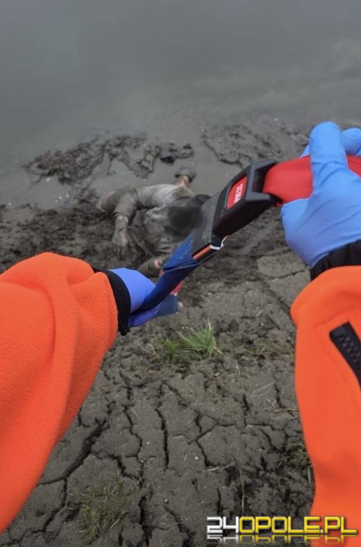 Policjanci z Kietrza wyciągnęli mężczyznę z rzeki