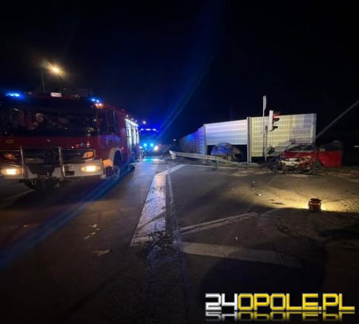 Zderzenie dwóch aut na obwodnicy Dobrodzienia. Są ranni