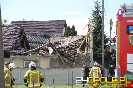 Zawalił się dach budynku w Wawelnie. Na miejscu pracowały służby