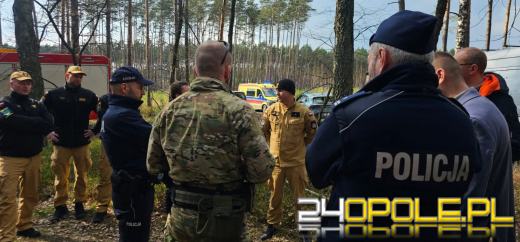 Nieznany dron znaleziony w lesie. Trwają działania służb