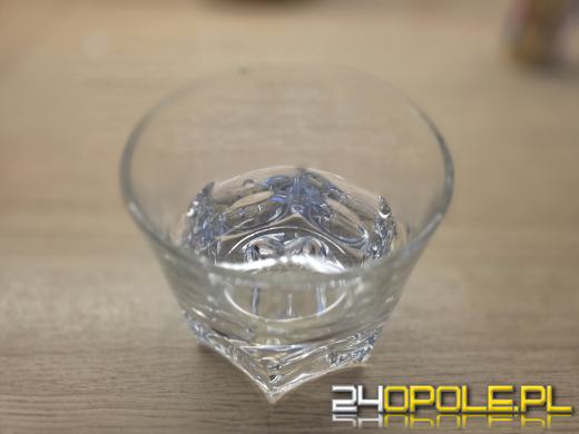 Ile wody dziennie trzeba pić? Nowe badania podważają popularną zasadę