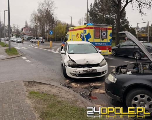 Zderzenie trzech pojazdów na DK-39 w Namysłowie. Jedna osoba ranna