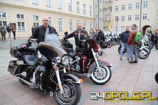 Motojajeczko na opolskim rynku mimo niesprzyjającej pogody