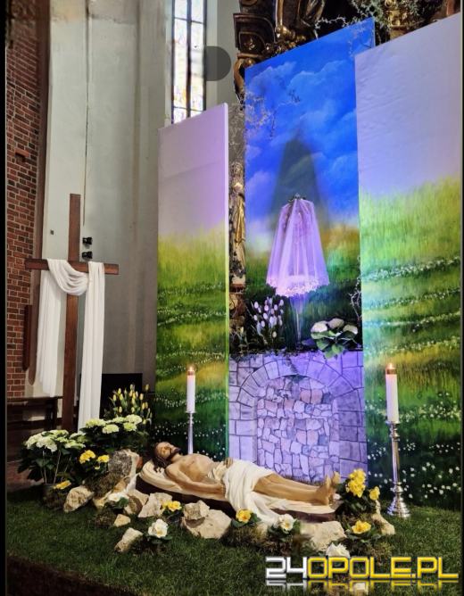 Wigilia Paschalna w opolskiej katedrze. Wierni przygotowują się do Niedzieli Zmartwychwstania