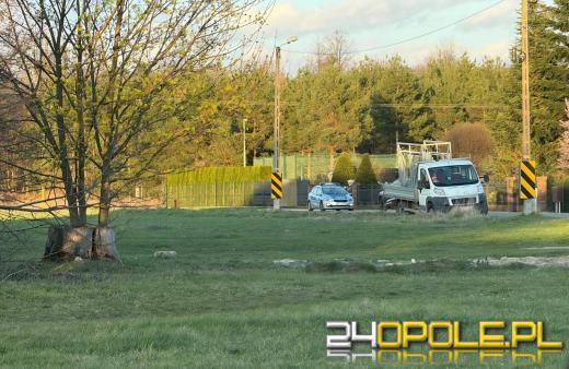 Porsche wjechało w budynek na ulicy Oświęcimskiej. Kierowca odjechał