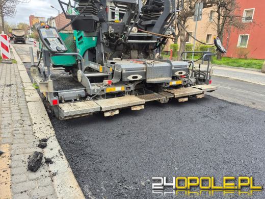 Kośnego na finiszu remontu. Trwają ostatnie prace asfaltowe