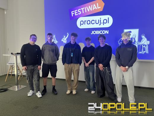 Uczniowie III LO w Opolu pomagają rówieśnikom zaplanować przyszłość