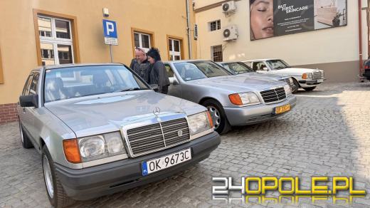 Motoryzacyjne otwarcie sezonu w Otmuchowie. Zabytkowe pojazdy na rynku