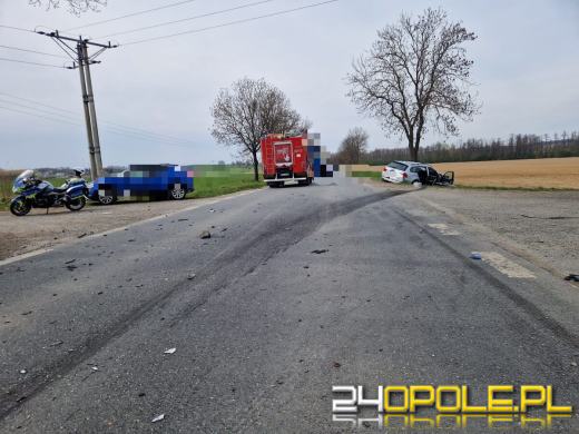 Niebezpieczne wyprzedzanie pod Nysą. Dwie osoby trafiły do szpitala