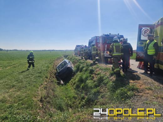Auto wpadło do rowu w Grodzisku. Interweniował śmigłowiec LPR