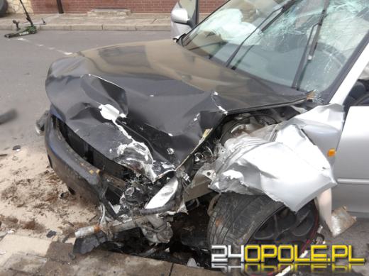 Kierowca audi nie zatrzymał się do kontroli. Zatrzymał go dopiero wypadek