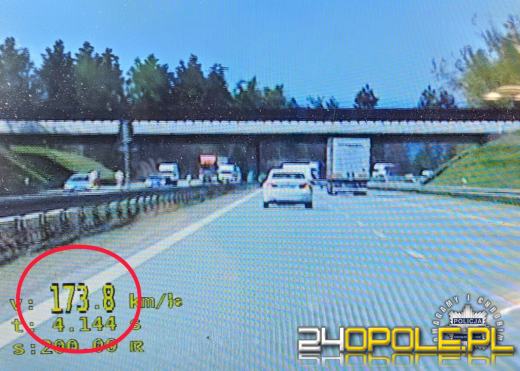 173 km/h na A4 i bez prawa jazdy. Młody kierowca zatrzymany przez grupę "Speed"
