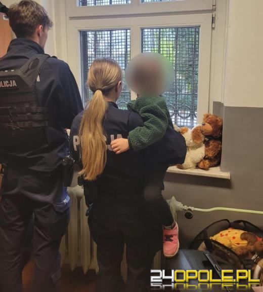 Zaopiekowali się 3-latką, która sama spacerowała po mieście