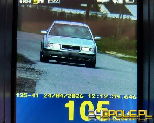 Pędził przez wieś mając na liczniku 105 km/h