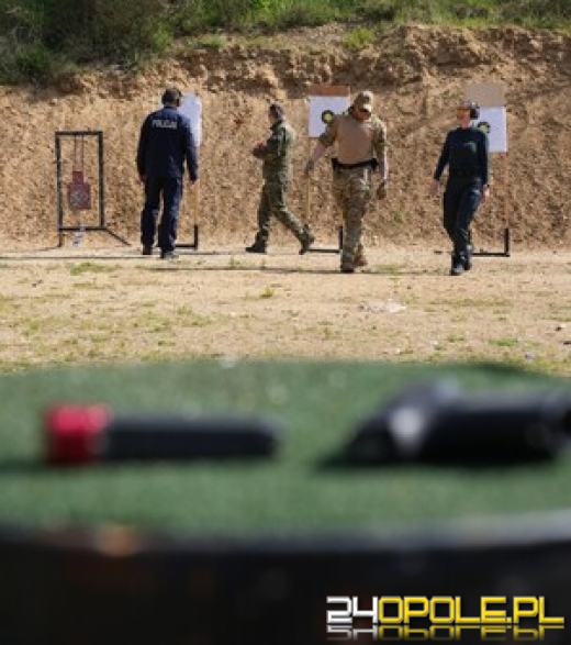 Opolscy policjanci zdobyli pierwsze miejsce w zawodach strzeleckich